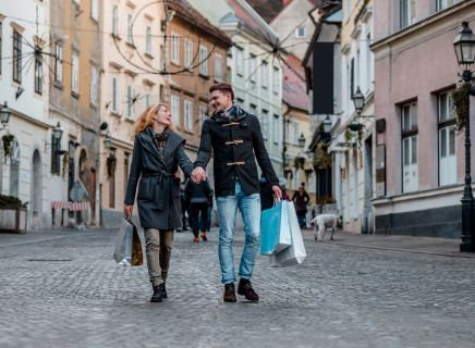 pareja caminando